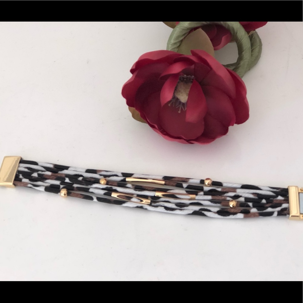 Animal print cuff bracelet, magnetic brass clasp - Picture 2 of 2